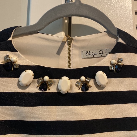 Eliza J sleeveless top - Picture 2 of 6